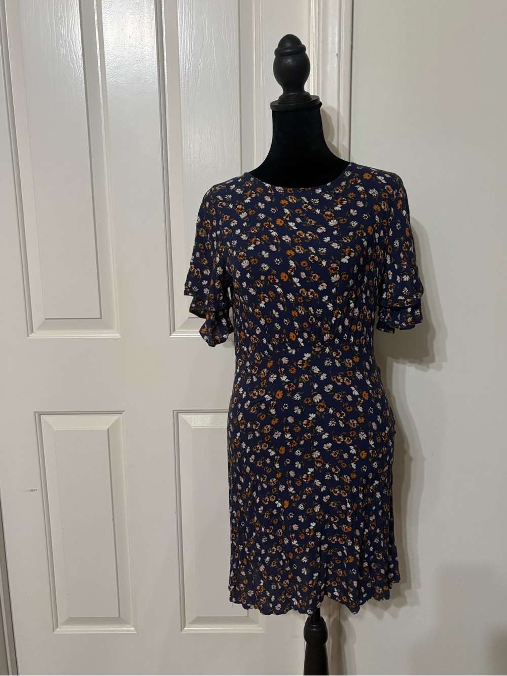 Forever 21 Navy Floral Ruffle Sleeve Dress